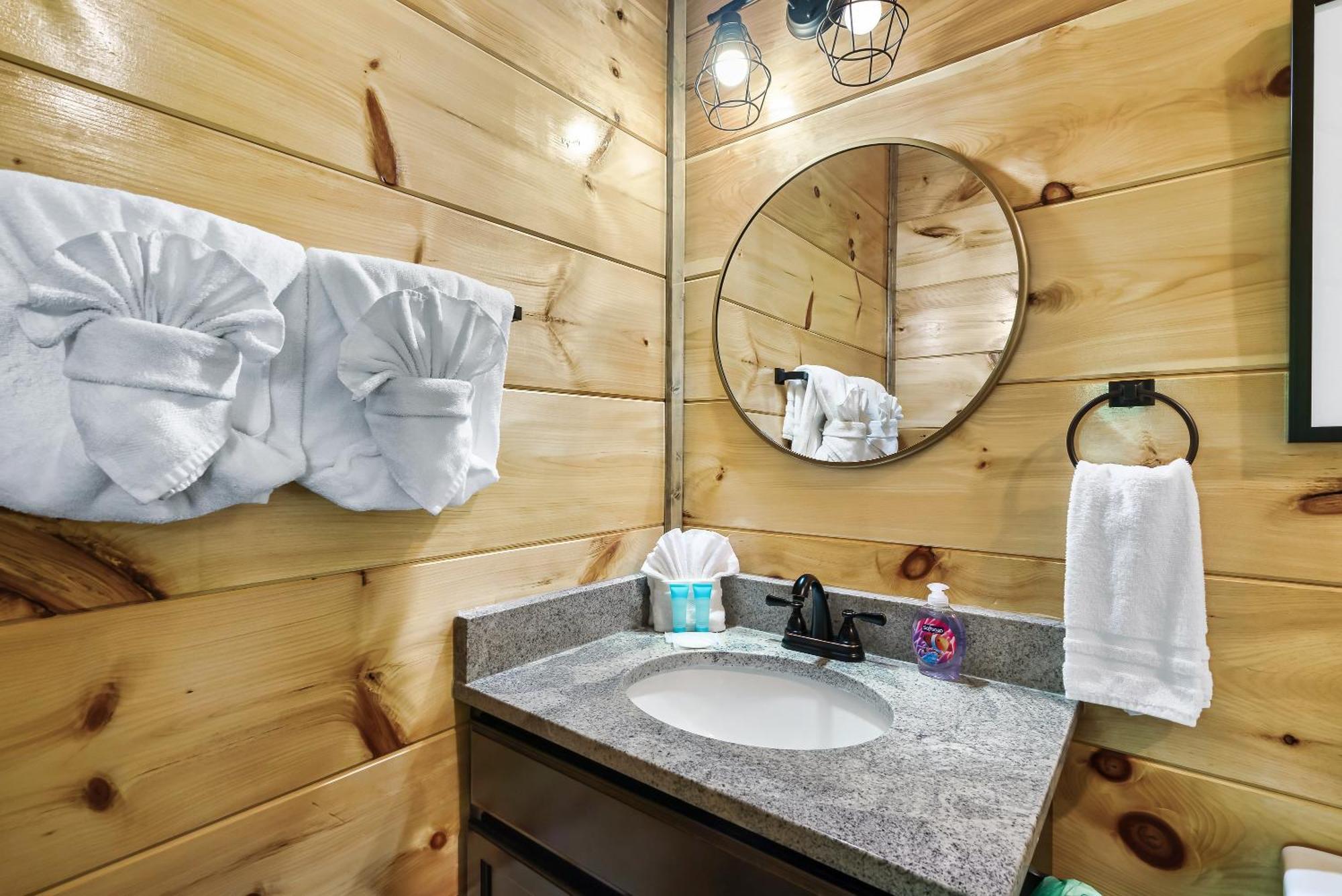 Spring Sale! Indoor Pool, Pet Stays Free, Movie, Hottub Sevierville Exterior foto